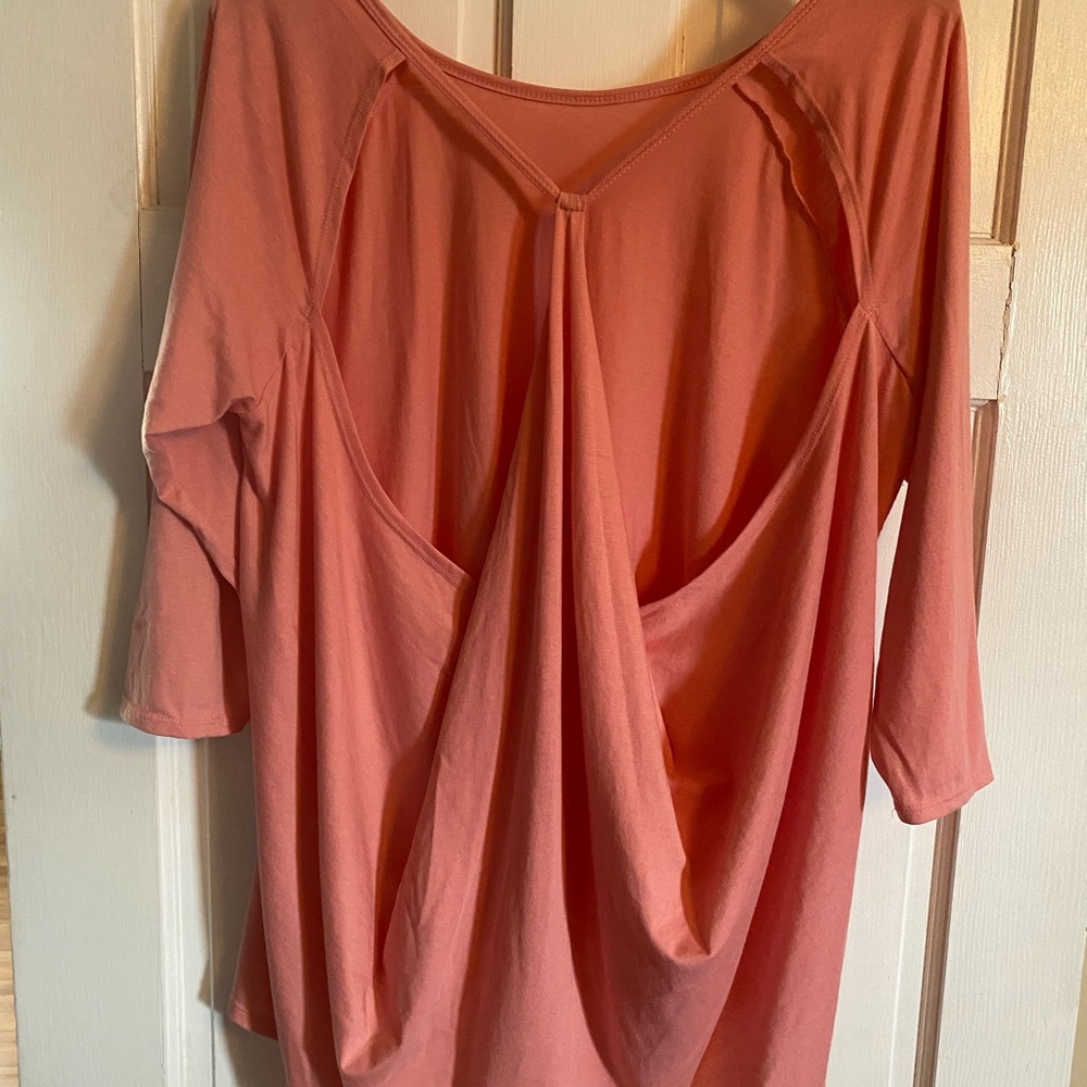 Fabletics 1/2 sleeve open back top. Size L. Salmon